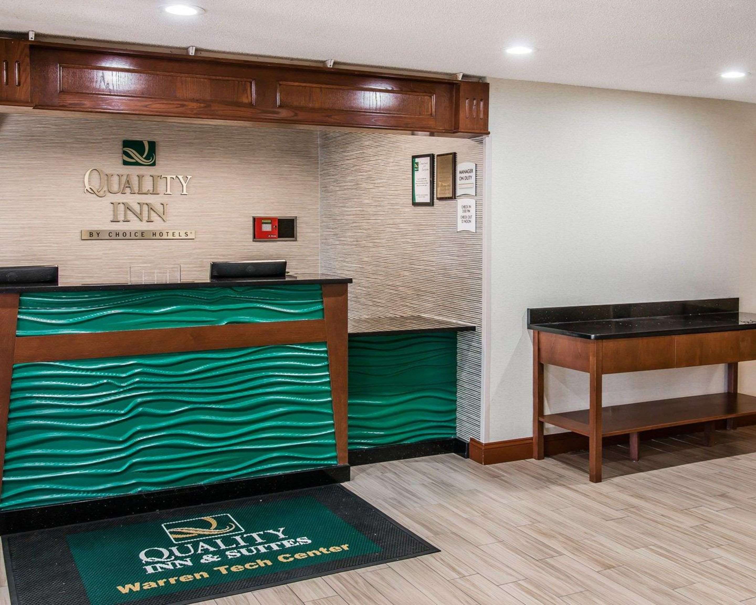 Hotel lobby | Quality Inn & Suites Warren - Detroit
