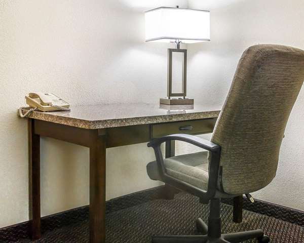  - Clarion Inn Kalamazoo - I-94, Exit 80