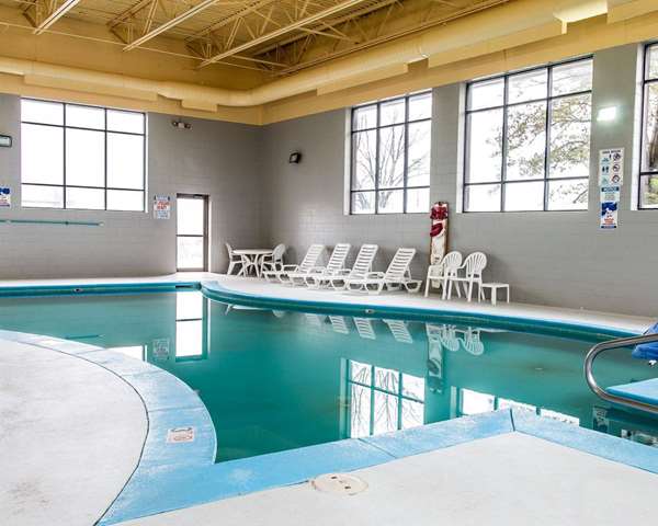 Pool - Clarion Inn Kalamazoo - I-94, Exit 80