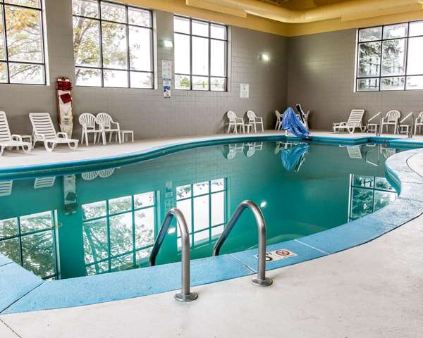 Pool - Clarion Inn Kalamazoo - I-94, Exit 80