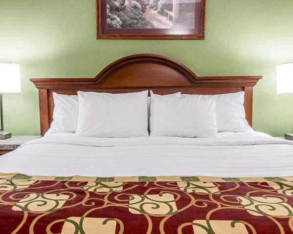  - Clarion Inn Kalamazoo - I-94, Exit 80