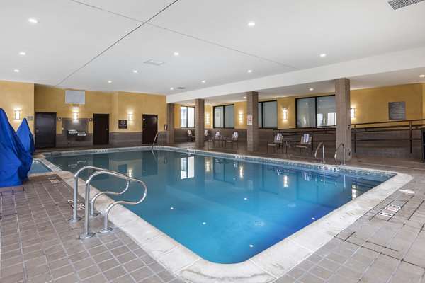 Pool - Comfort Inn & Suites Allen Park