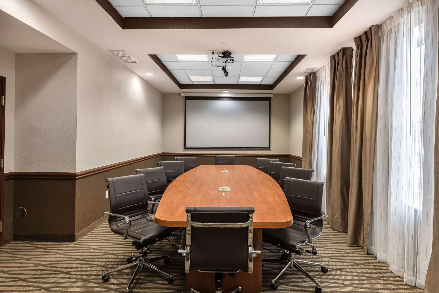 Comfort Inn & Suites Allen Park, MI See Discounts