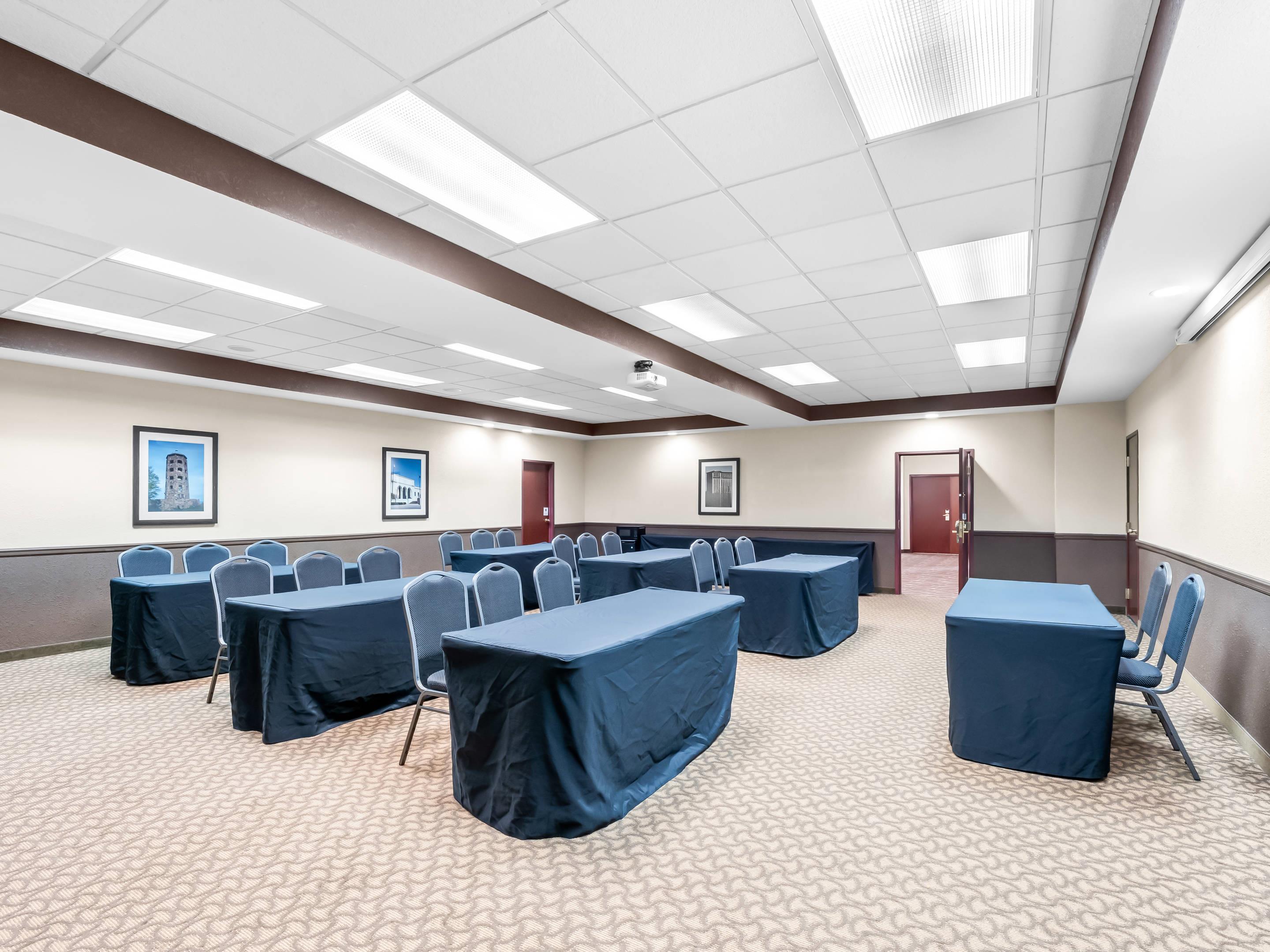 Meeting room | Comfort Inn & Suites Allen Park/Dearborn