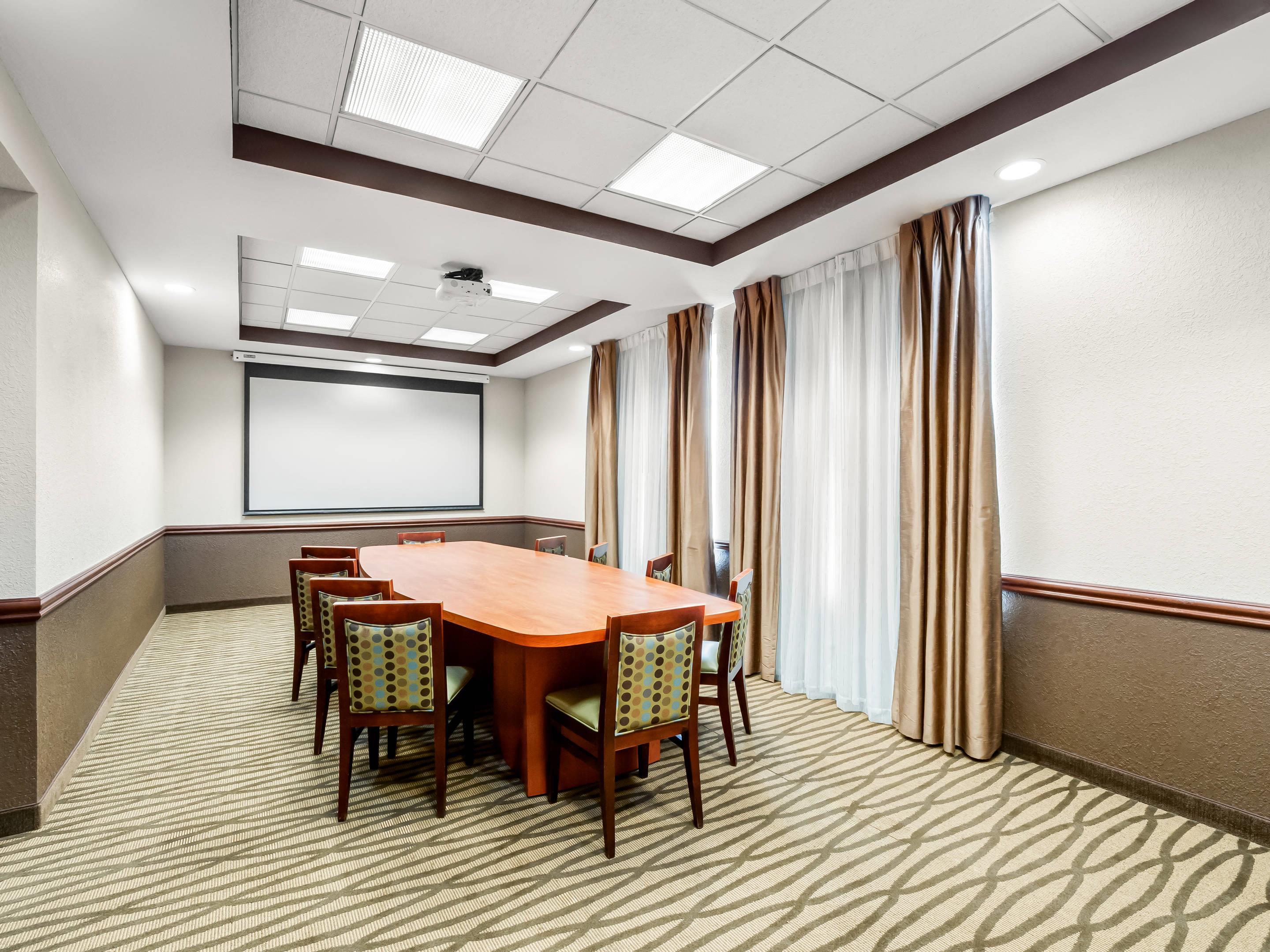 Meeting room | Comfort Inn & Suites Allen Park/Dearborn