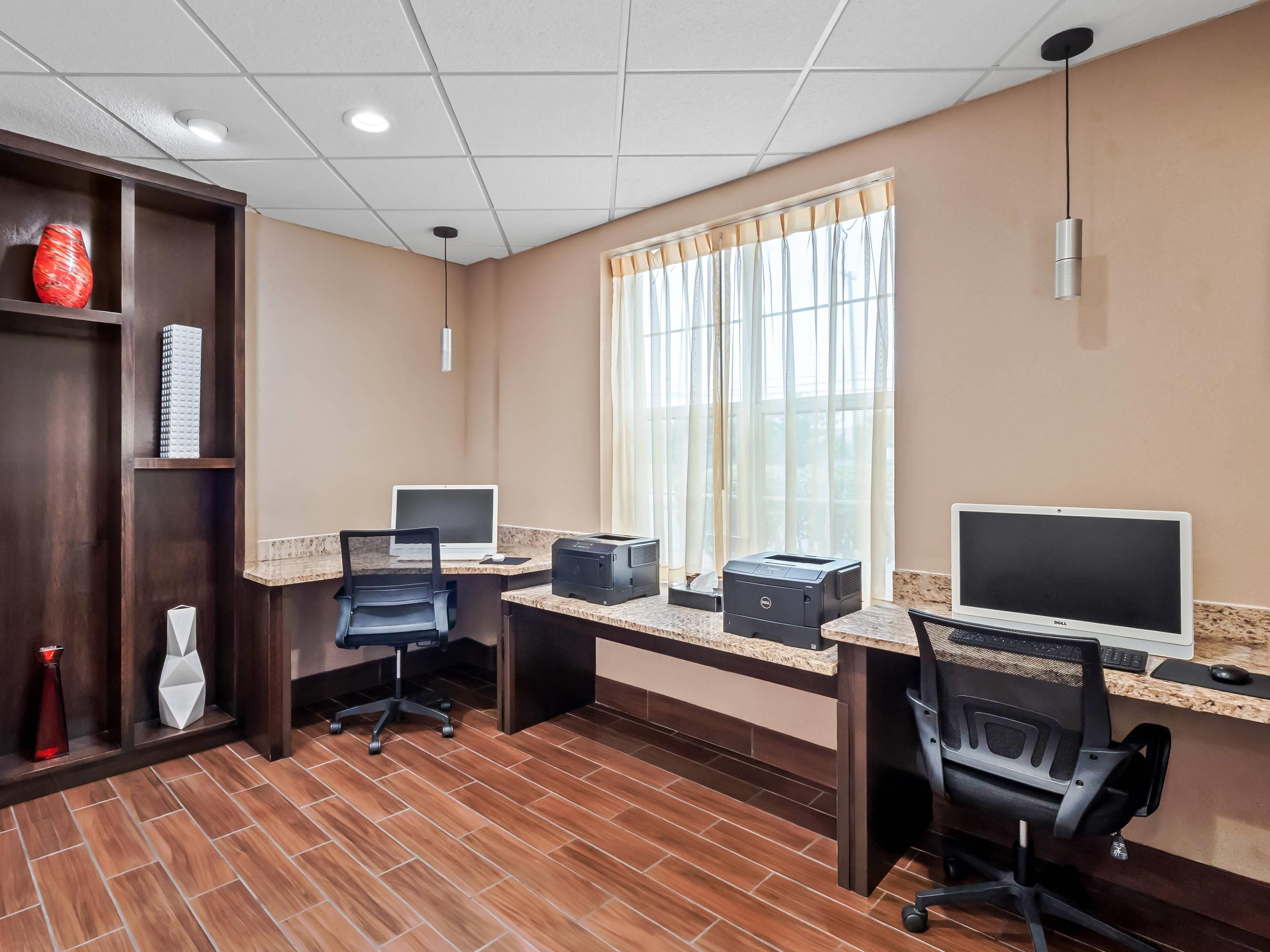 Business center | Comfort Inn & Suites Allen Park/Dearborn