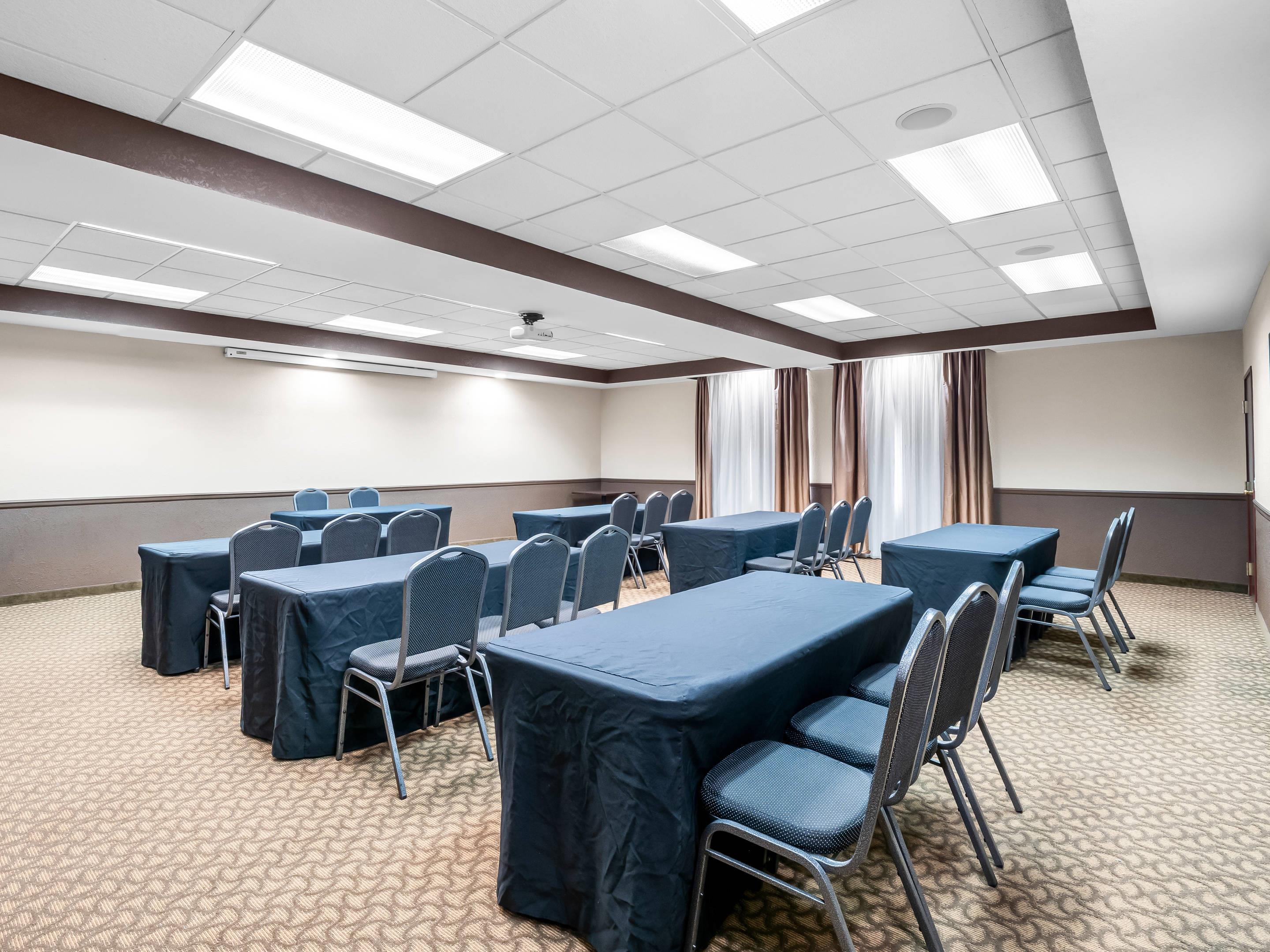 Meeting room | Comfort Inn & Suites Allen Park/Dearborn