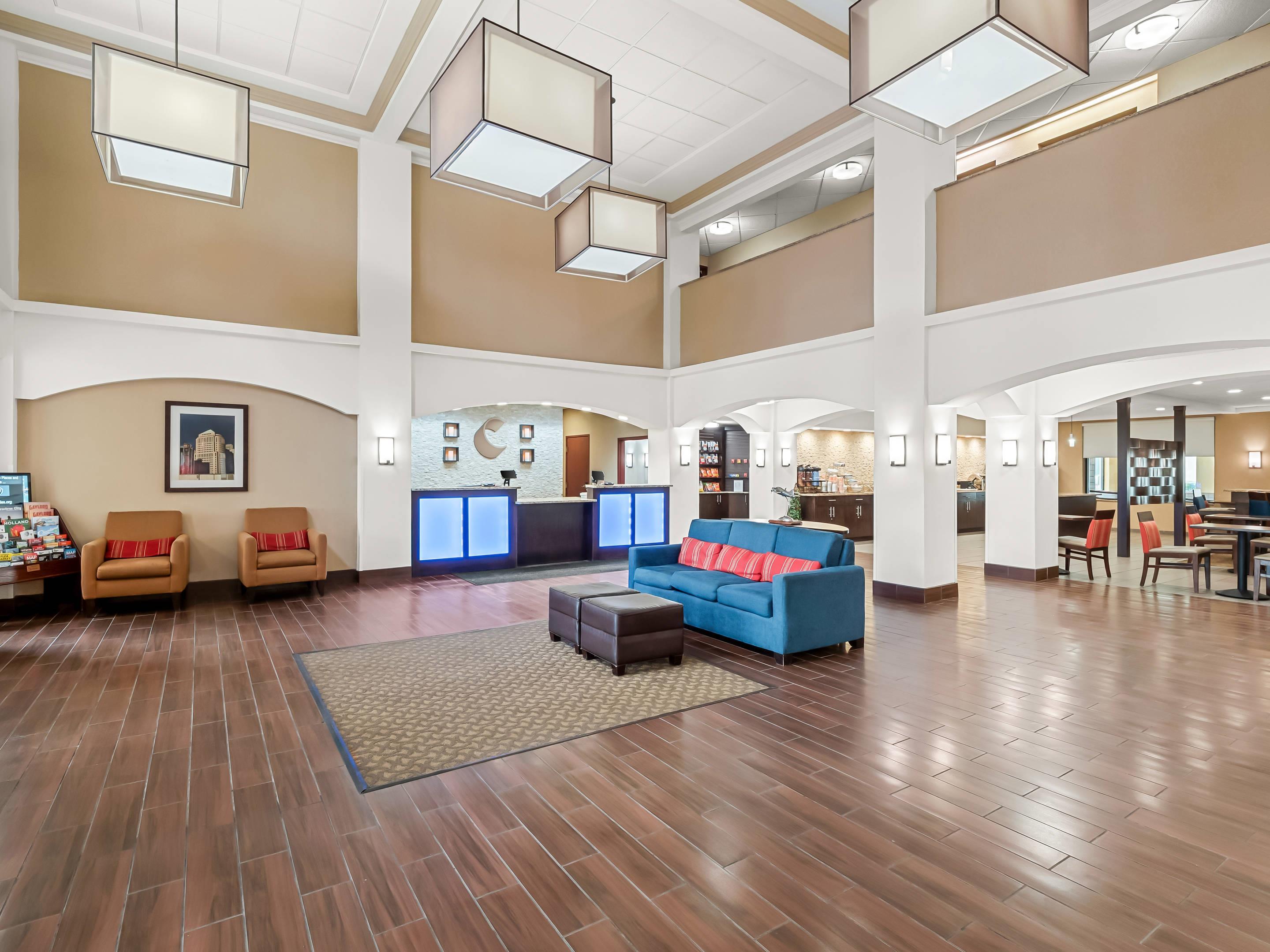 Hotel lobby | Comfort Inn & Suites Allen Park/Dearborn