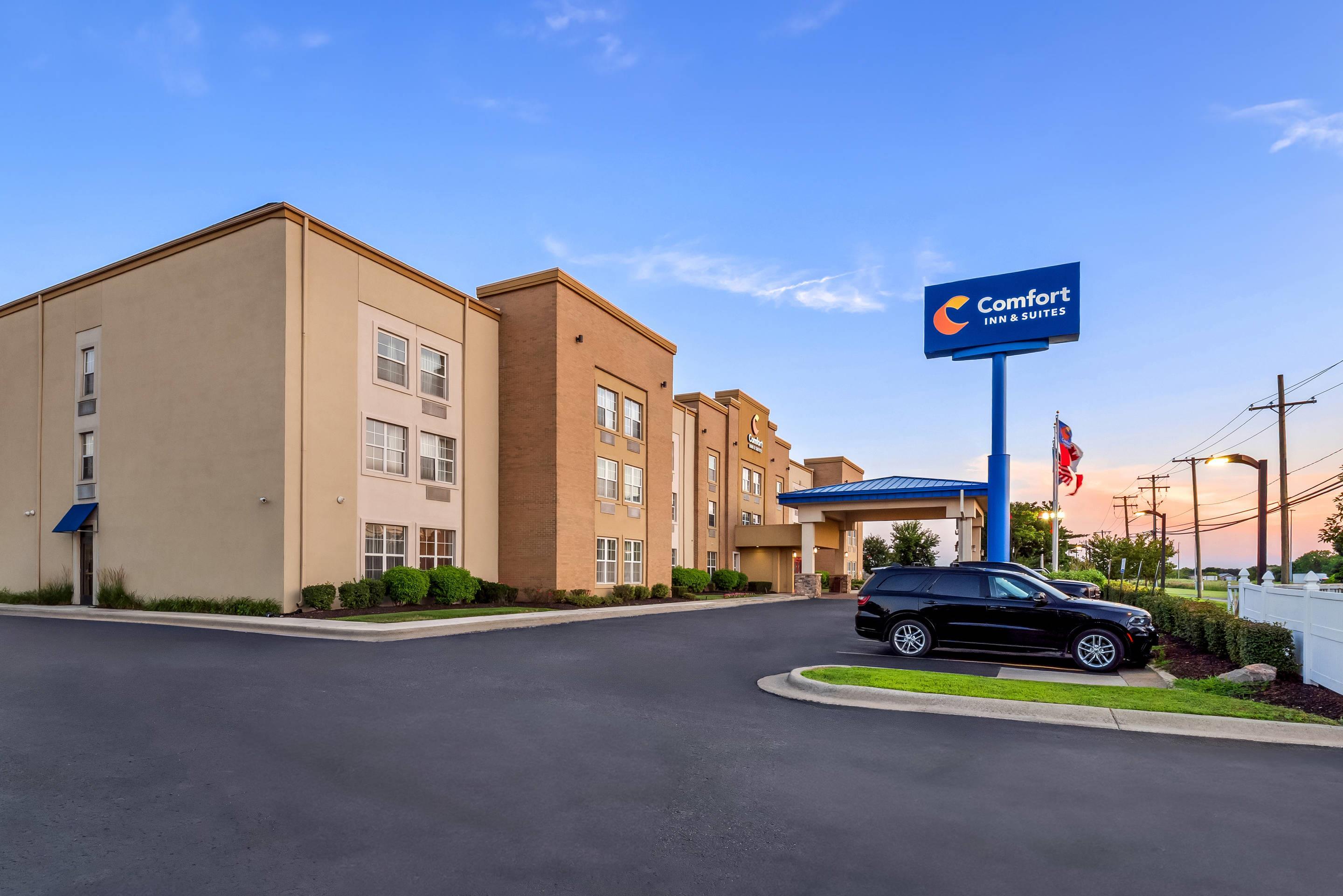 Hotel exterior | Comfort Inn & Suites Allen Park/Dearborn