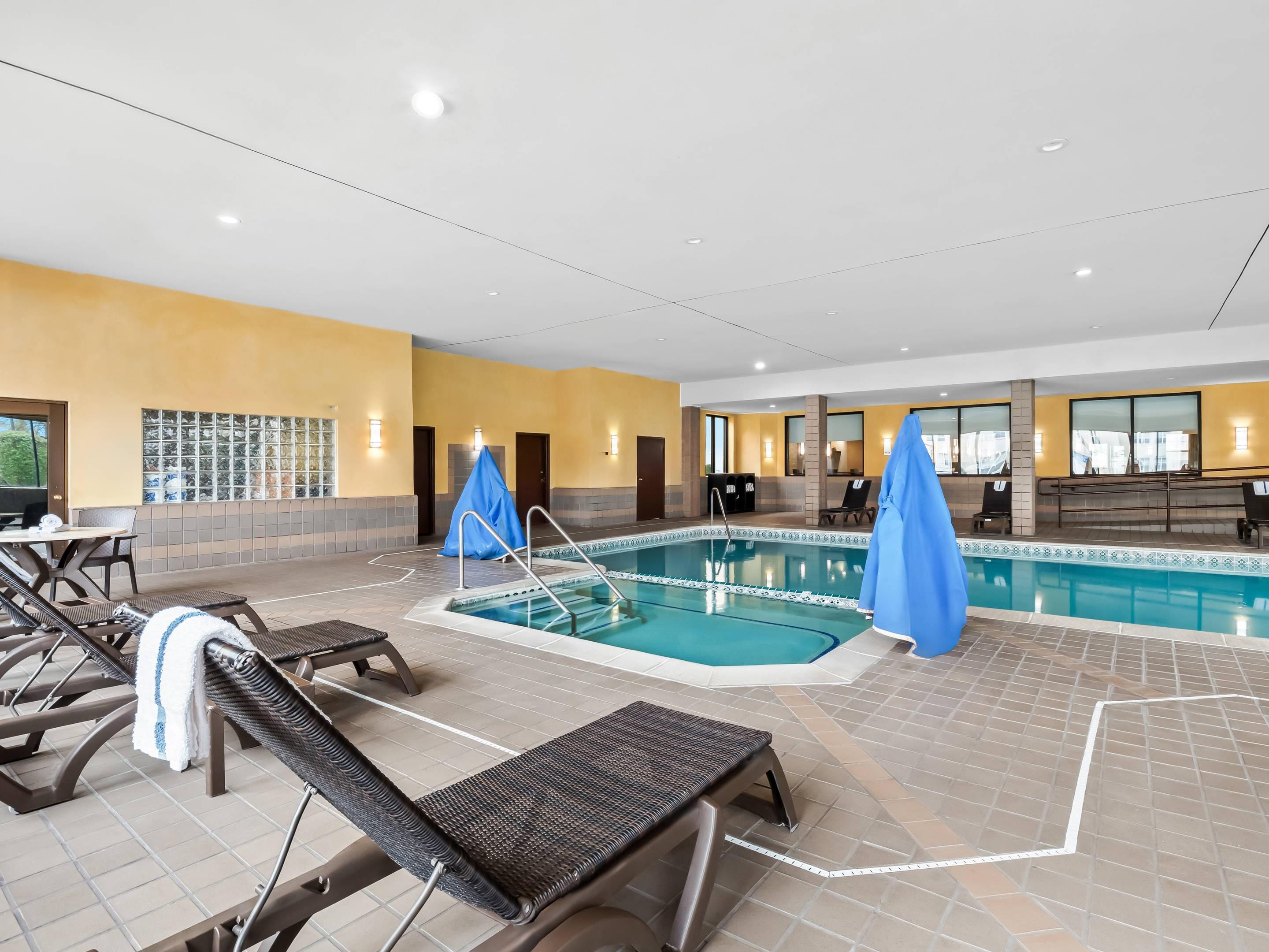 Indoor pool | Comfort Inn & Suites Allen Park/Dearborn