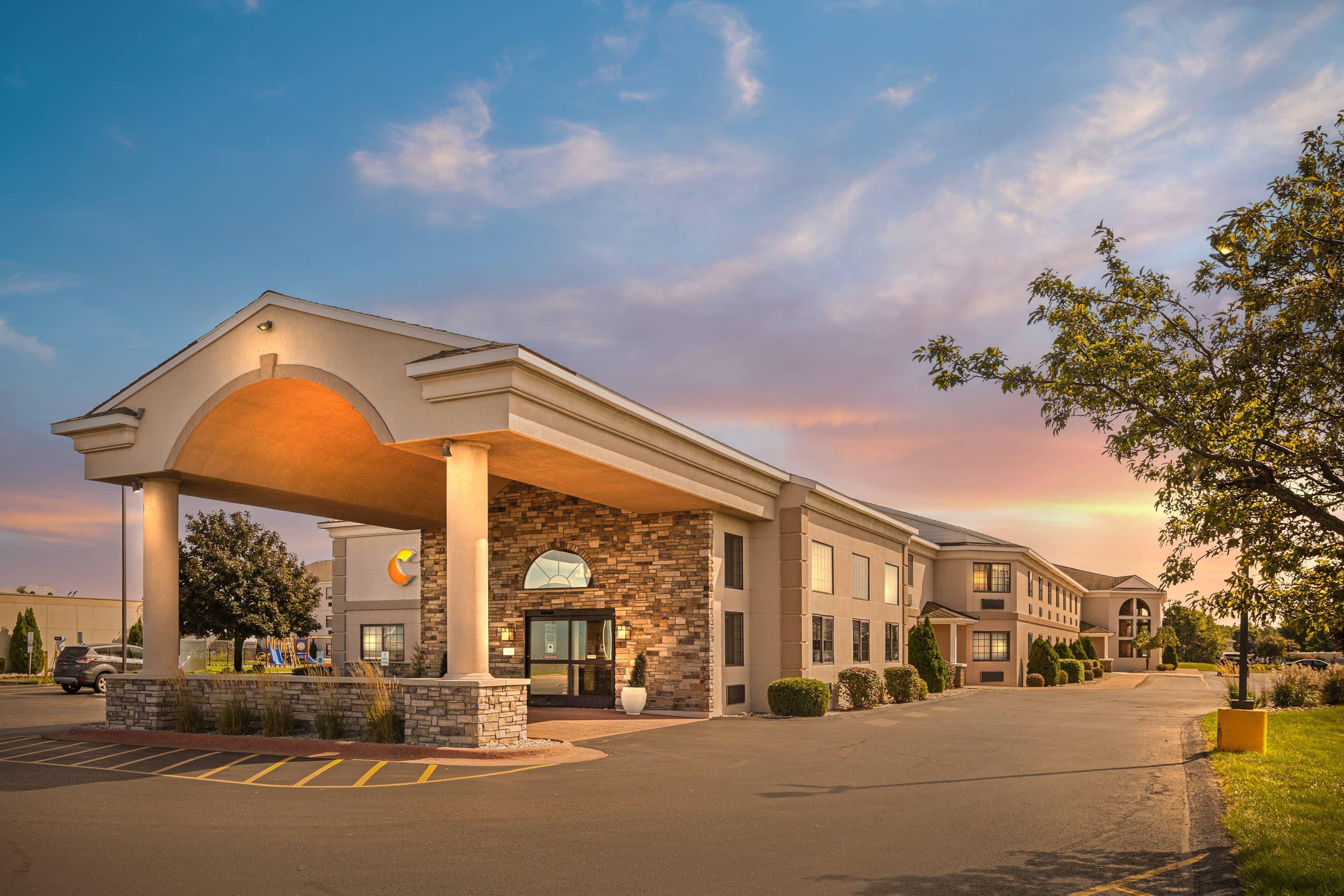 Twilight | Comfort Inn & Suites Ludington near US-10