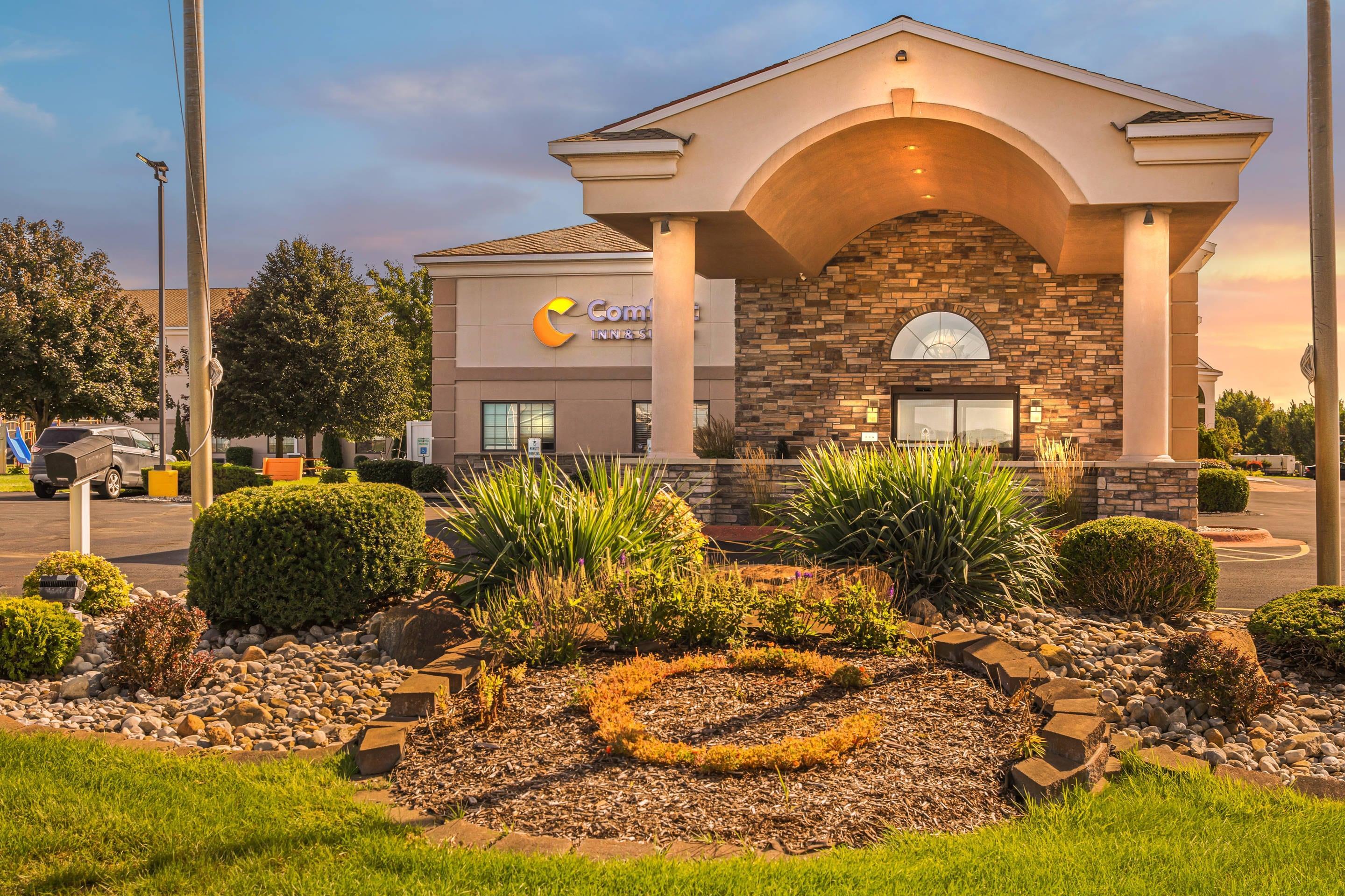 Twilight | Comfort Inn & Suites Ludington near US-10
