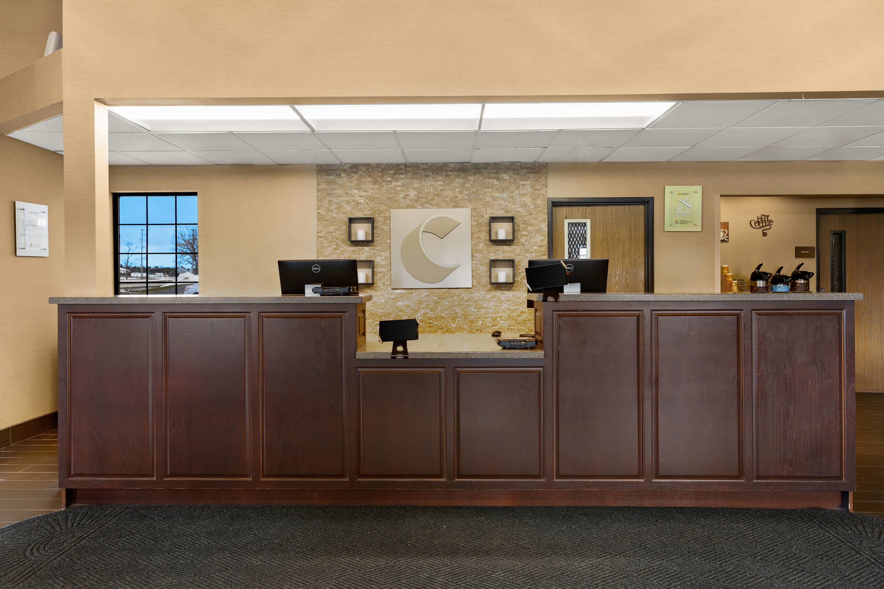 Front desk | Comfort Inn & Suites Ludington near US-10