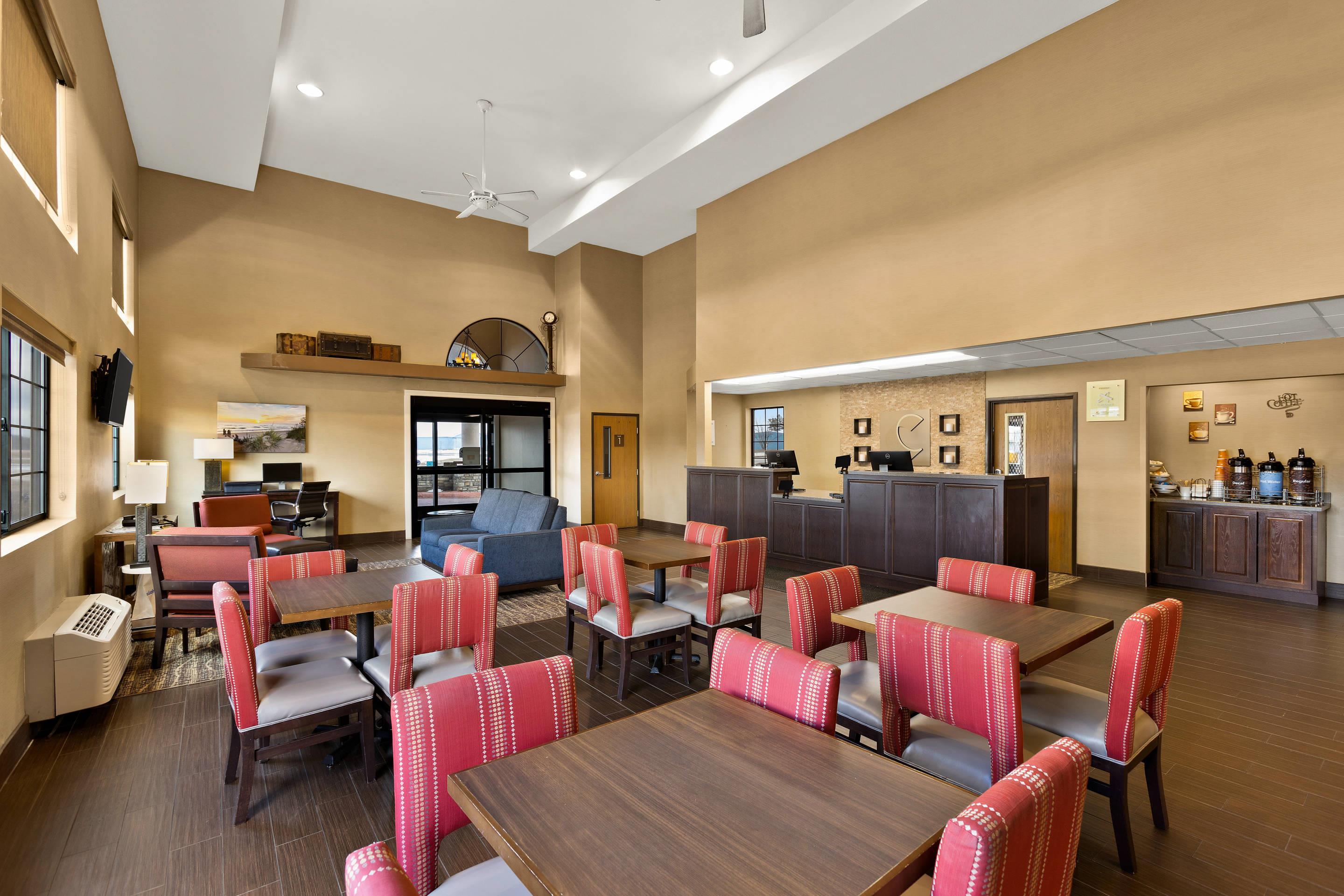 Enjoy breakfast in this seating area | Comfort Inn & Suites Ludington near US-10