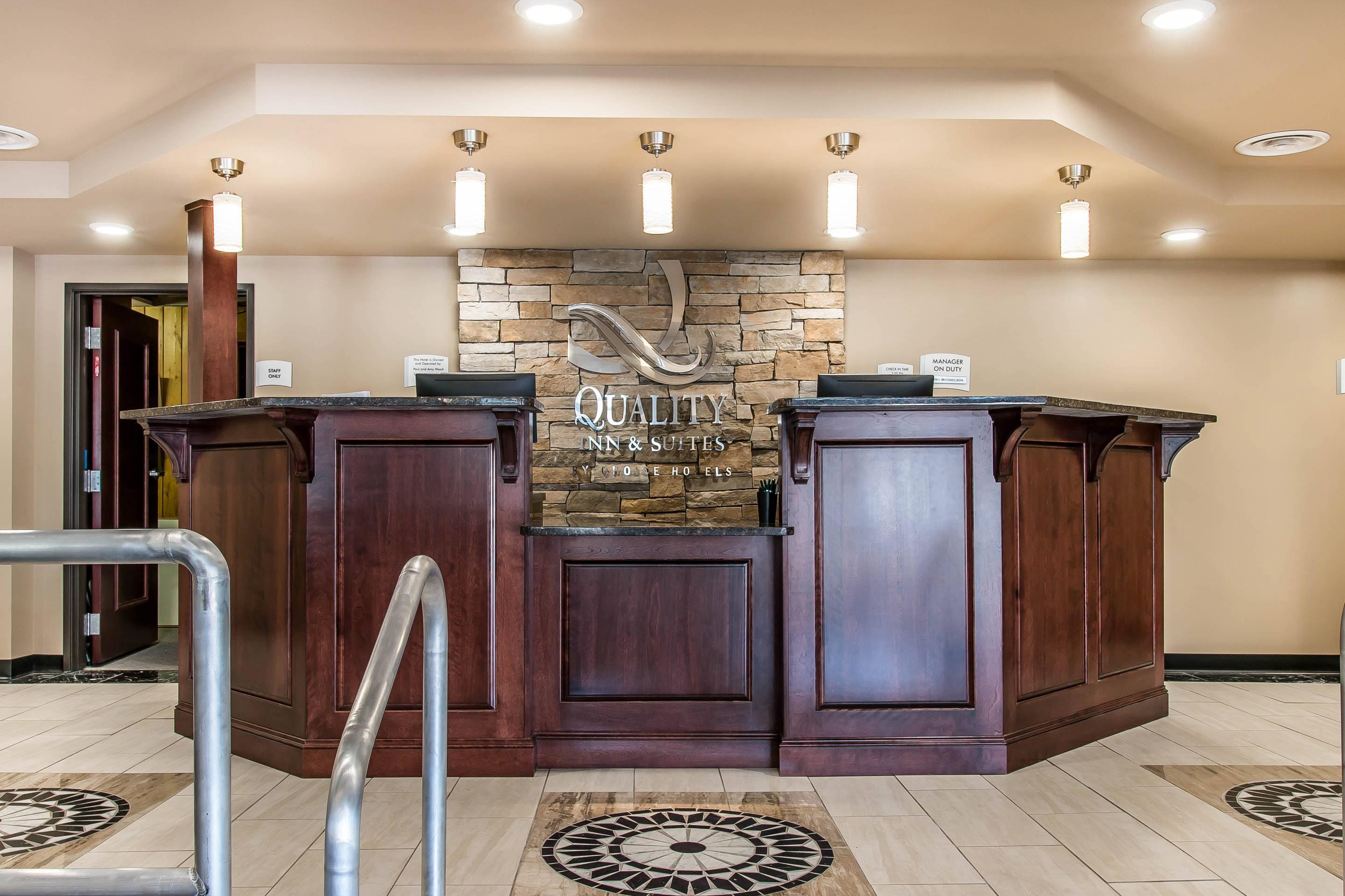 Front desk with friendly staff | Quality Inn & Suites Houghton Downtown
