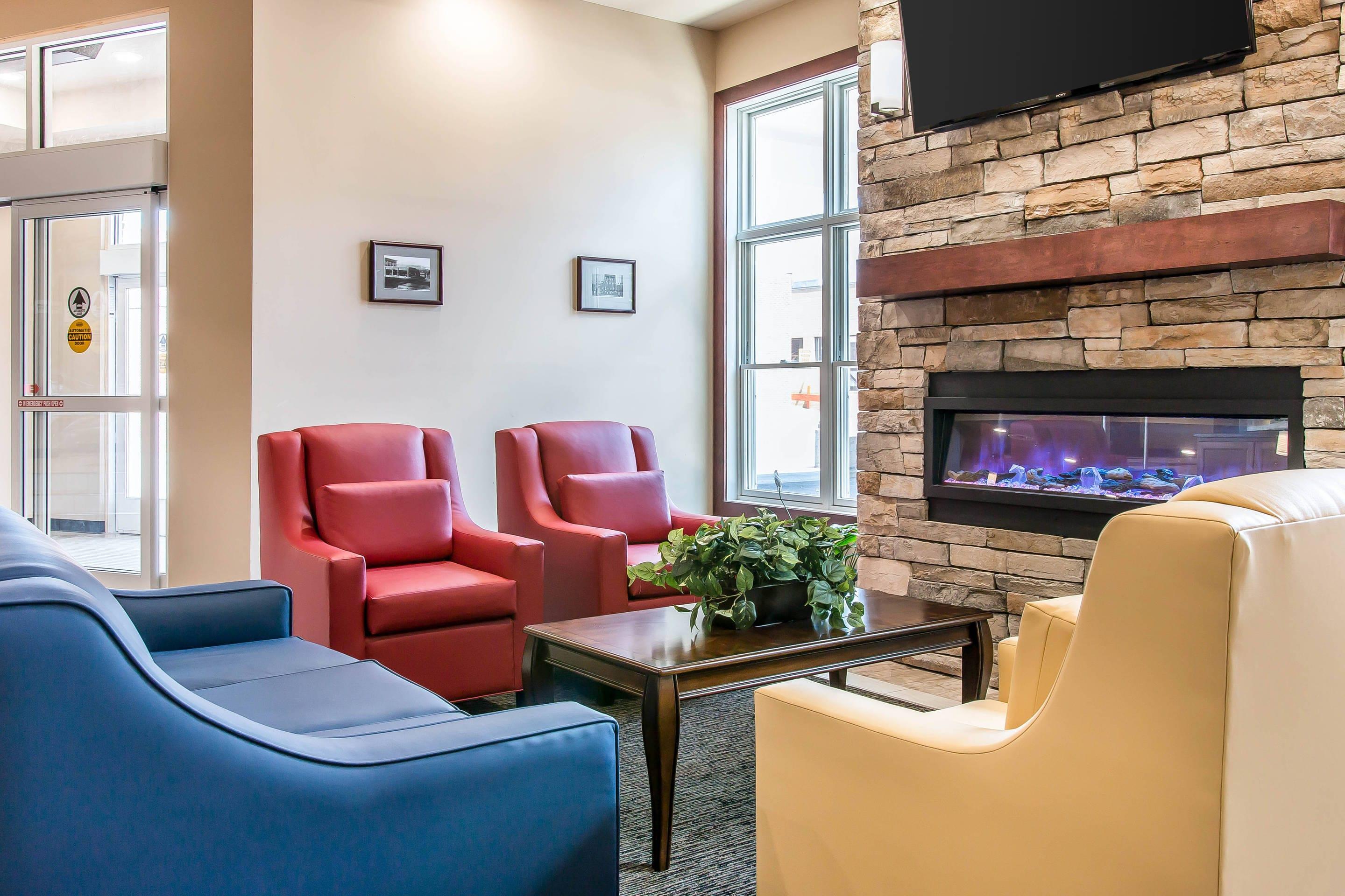 Hotel lobby | Quality Inn & Suites Houghton Downtown