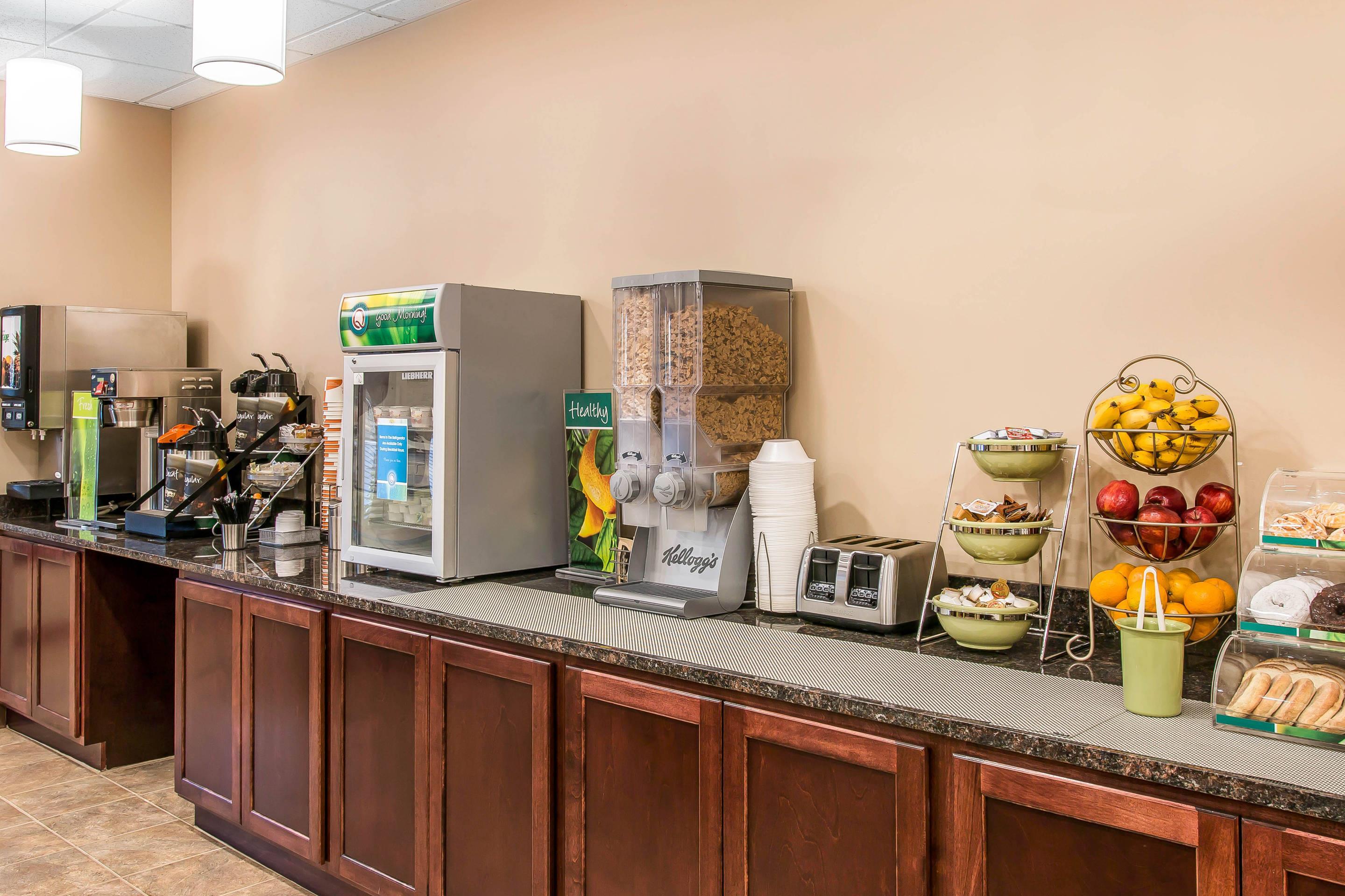 Free breakfast | Quality Inn & Suites Houghton Downtown