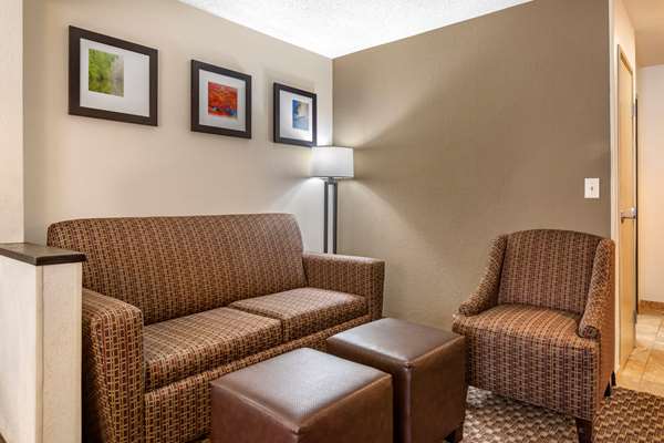 Suite - Comfort Inn Airport Kalamazoo - I-94, Exit 78