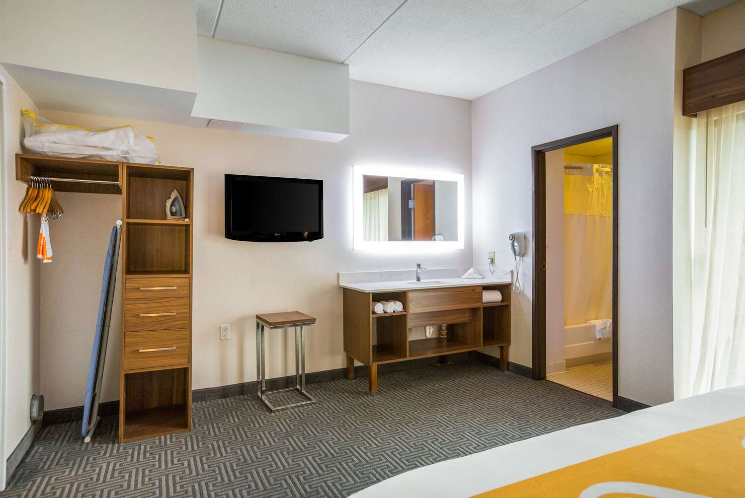 Quality Suites Lansing I69 & I96, Exit 93, MI See Discounts