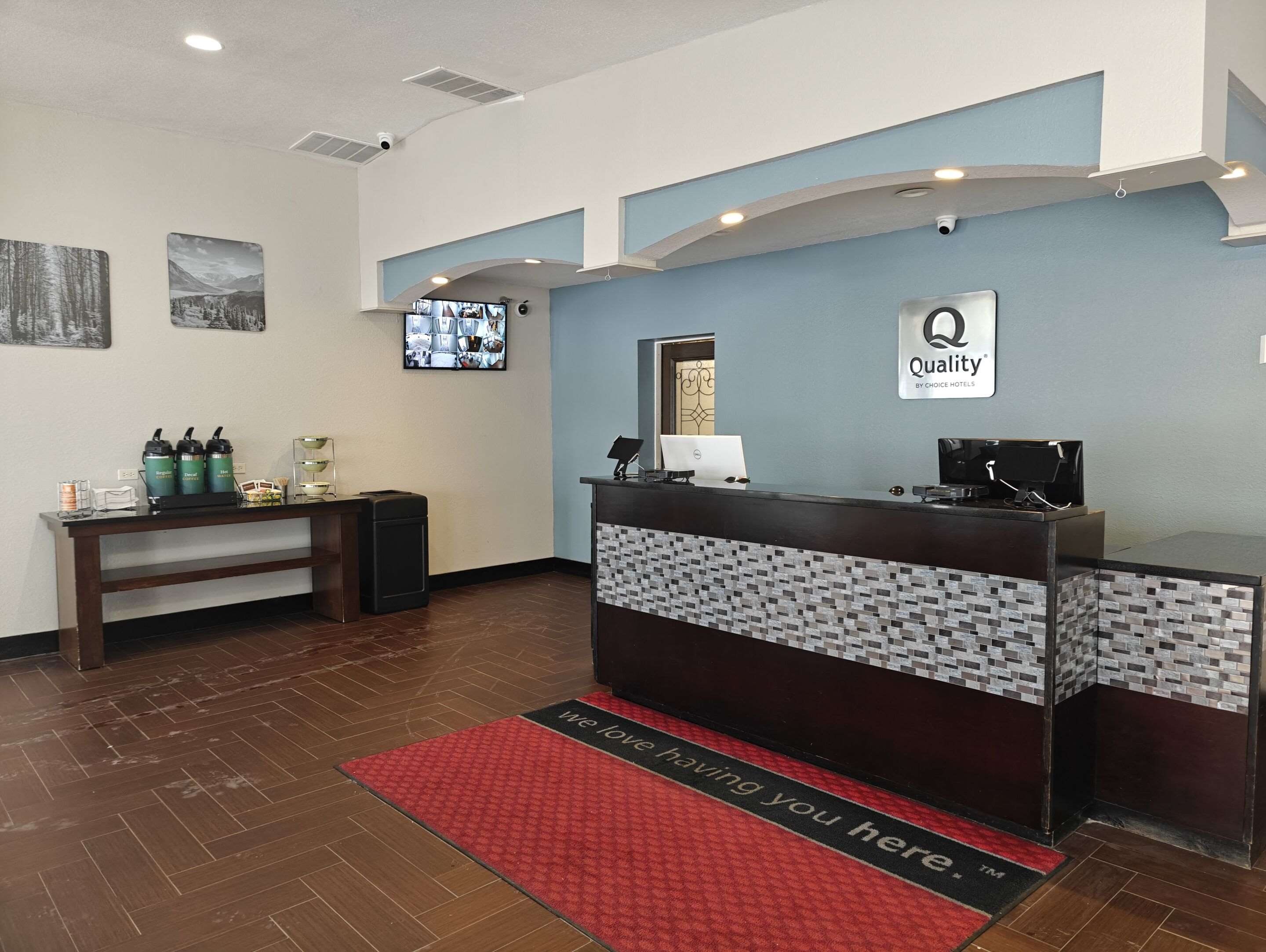 Front desk | Quality Inn Gaylord