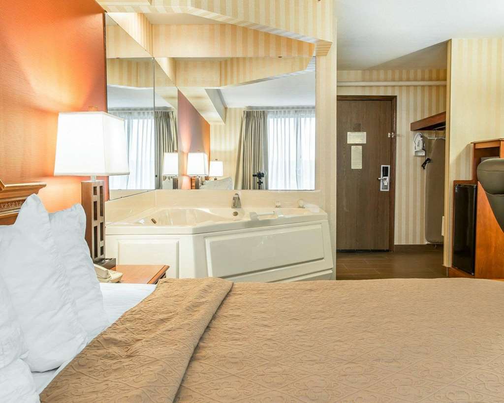 QUALITY INN-guestroom-Guest Room,On-Site.jpg
