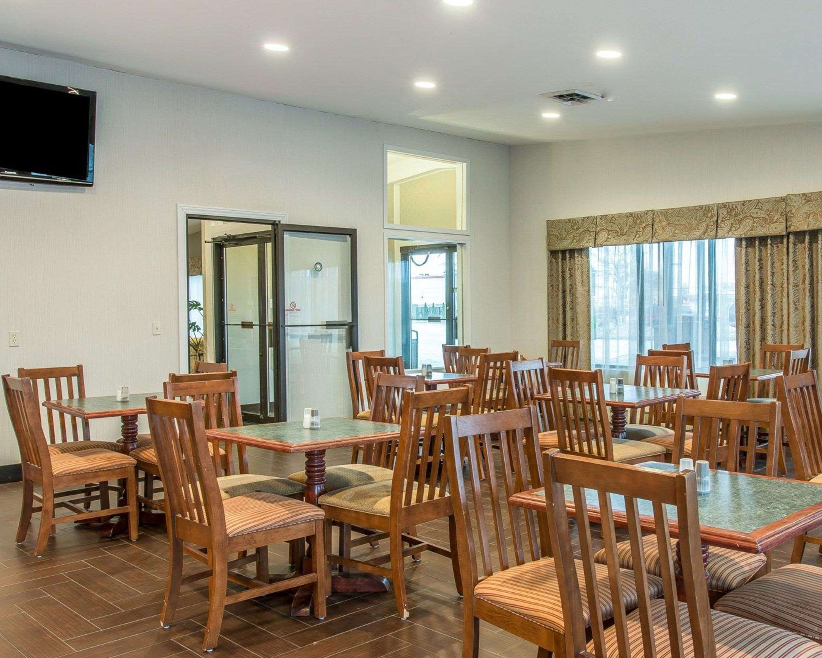 Breakfast area in the lobby | Quality Inn Gaylord