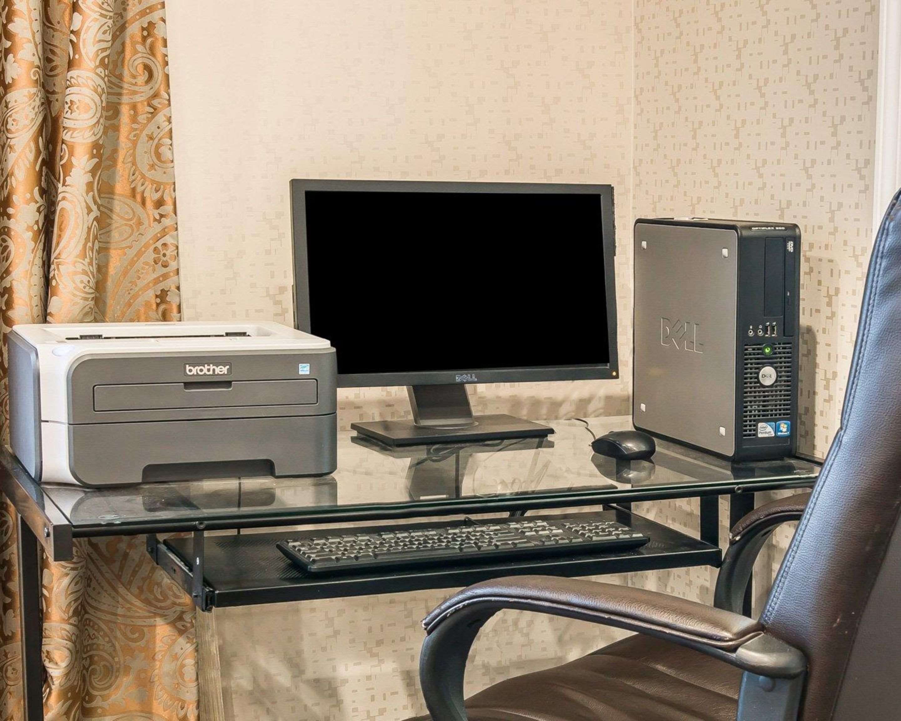 Computer in the lobby | Quality Inn Gaylord