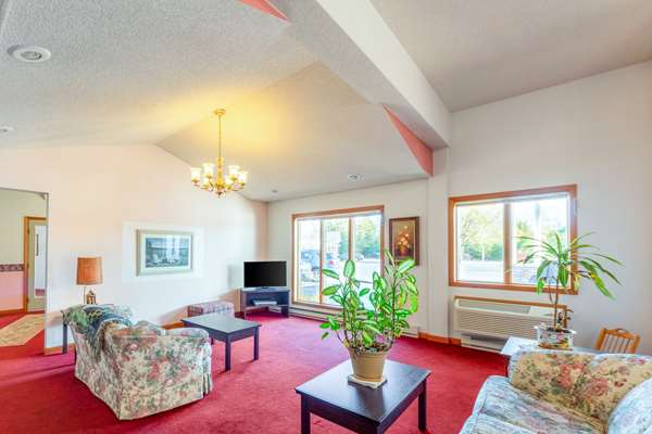  - Econo Lodge Lake Shore Manistique