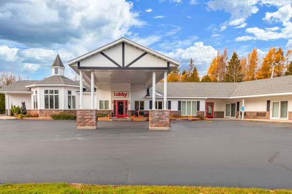 Exterior view - Econo Lodge Lake Shore Manistique