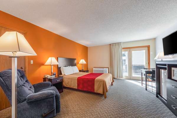  - Econo Lodge Lake Shore Manistique