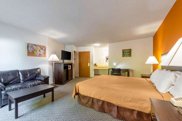  - Econo Lodge Lake Shore Manistique