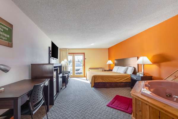  - Econo Lodge Lake Shore Manistique