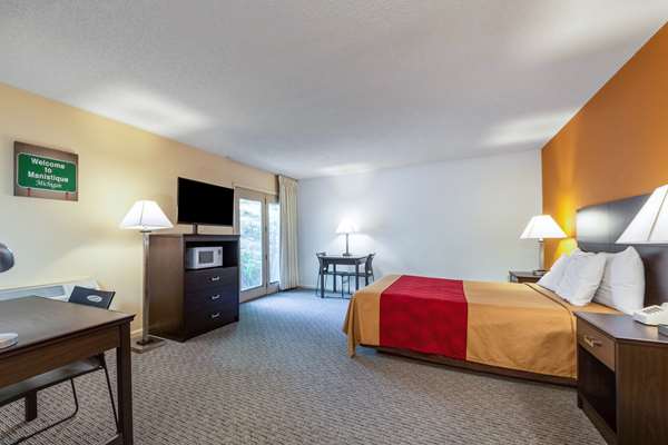 - Econo Lodge Lake Shore Manistique