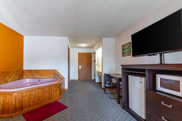  - Econo Lodge Lake Shore Manistique