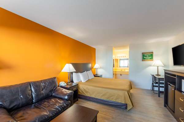  - Econo Lodge Lake Shore Manistique