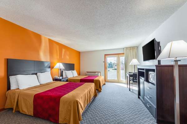  - Econo Lodge Lake Shore Manistique