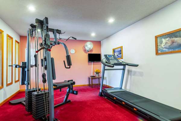 Fitness/ Exercise Room - Econo Lodge Lake Shore Manistique