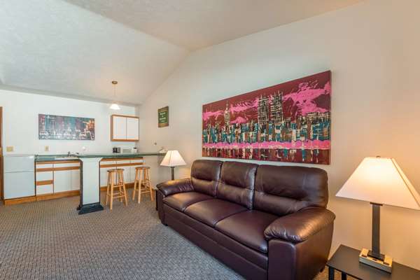 Suite - Econo Lodge Lake Shore Manistique