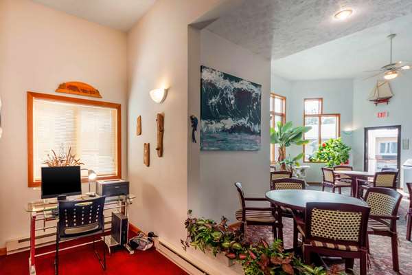 Amenities - Econo Lodge Lake Shore Manistique