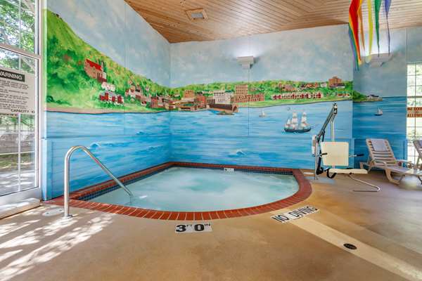 Pool - Comfort Suites Marquette