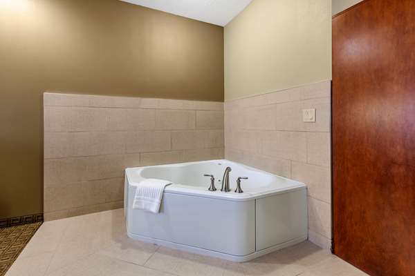 Suite - Comfort Suites Marquette