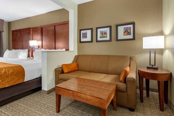 Suite - Comfort Suites Marquette