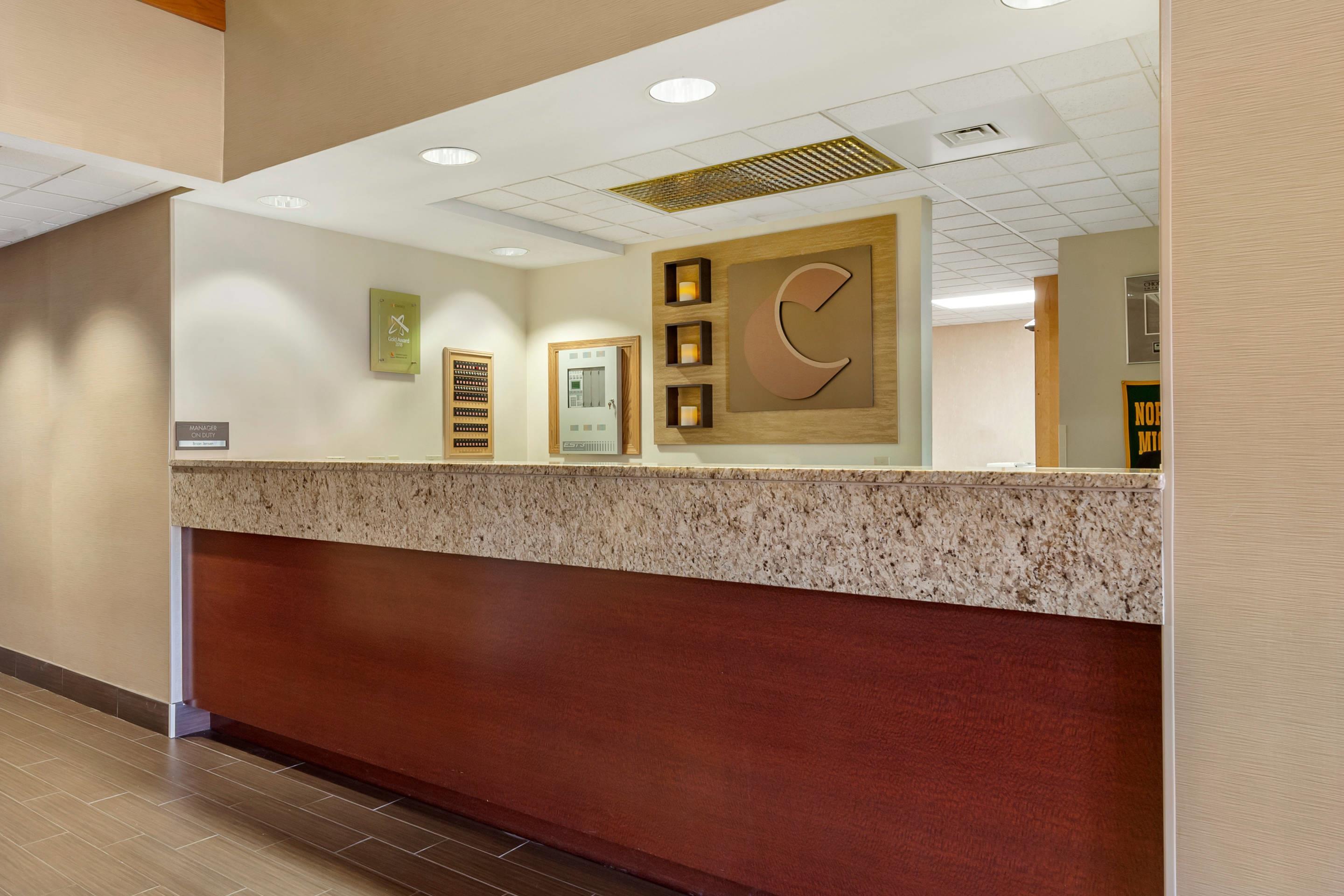 Front desk | Comfort Suites