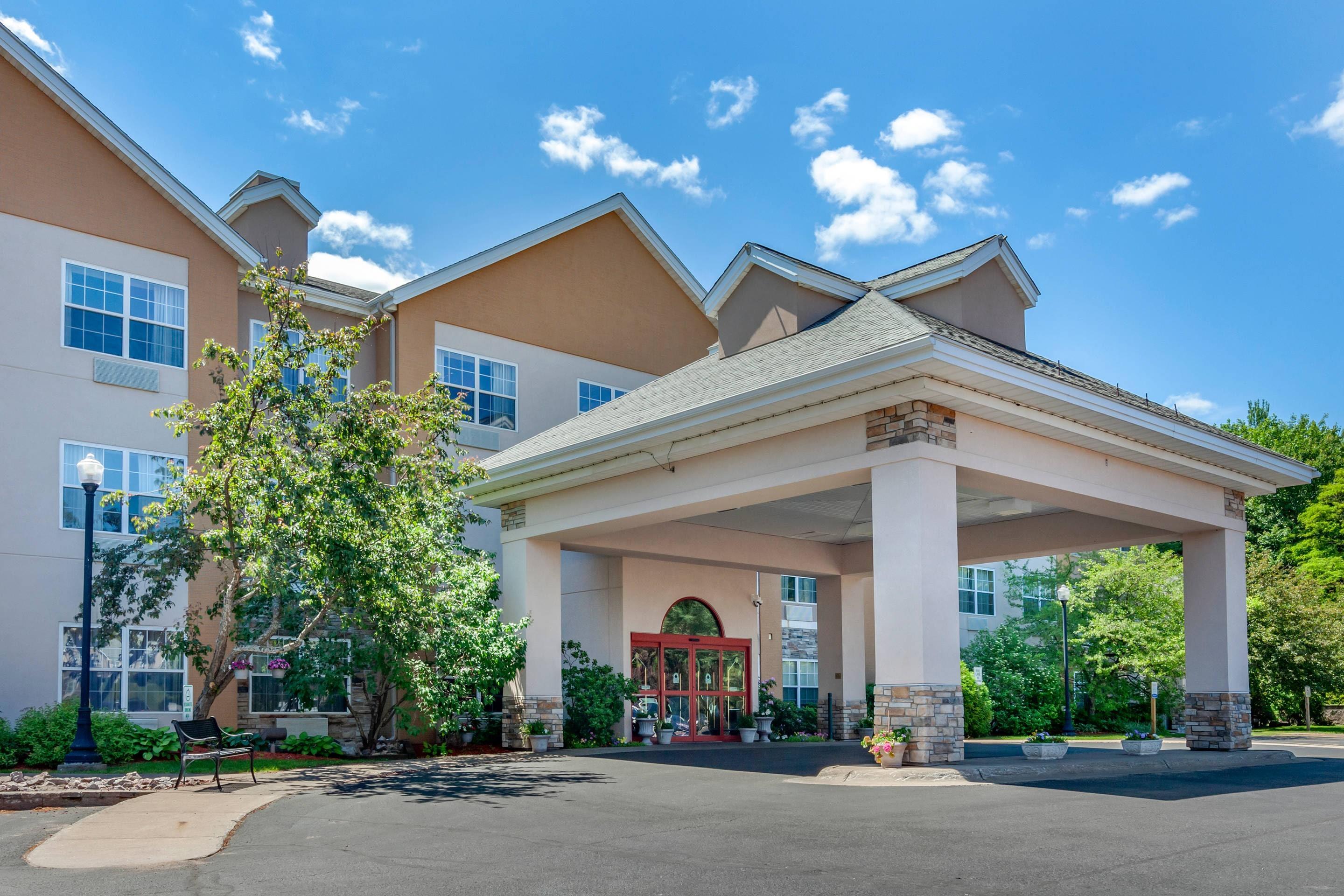 Hotel exterior | Comfort Suites