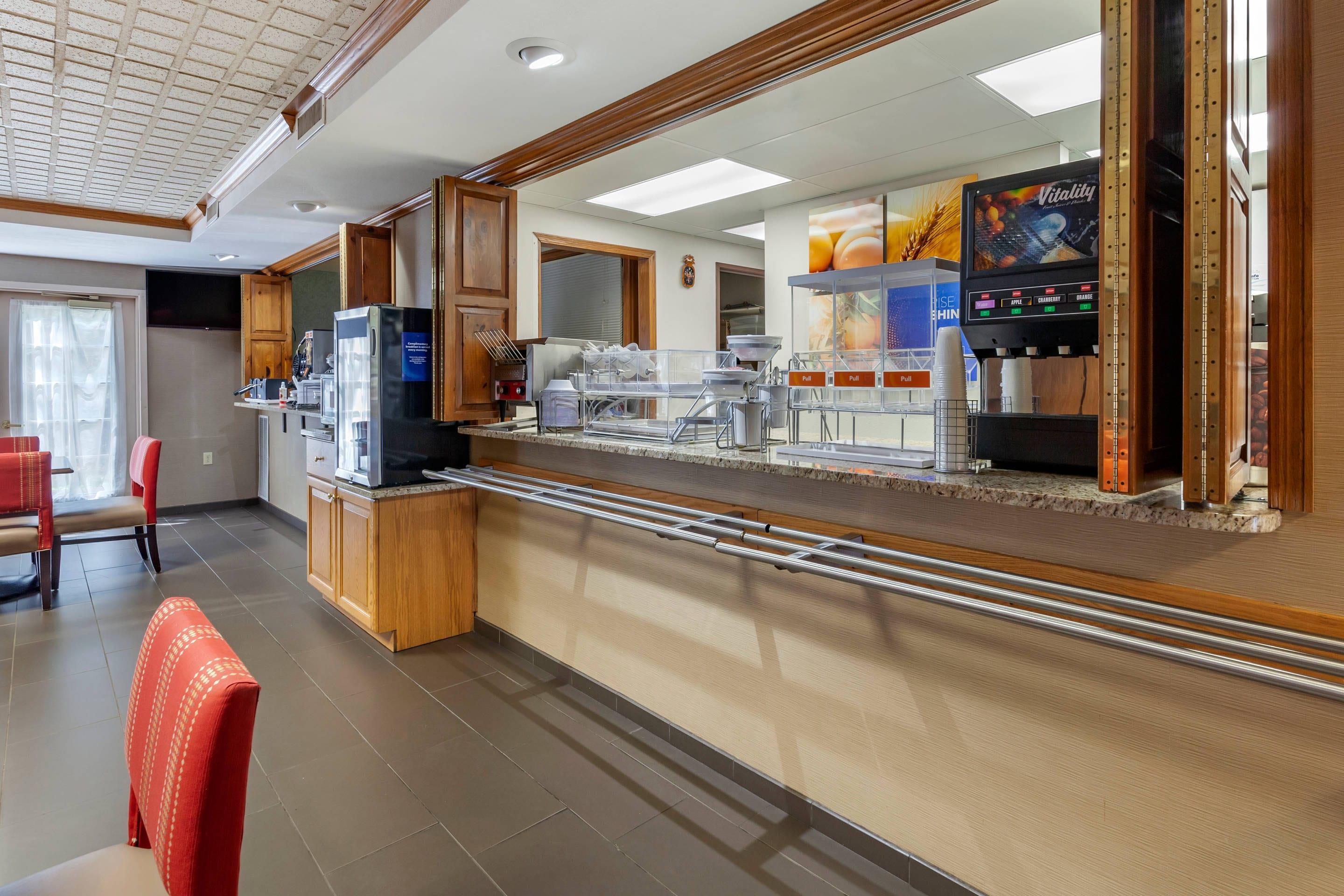 Breakfast area | Comfort Suites