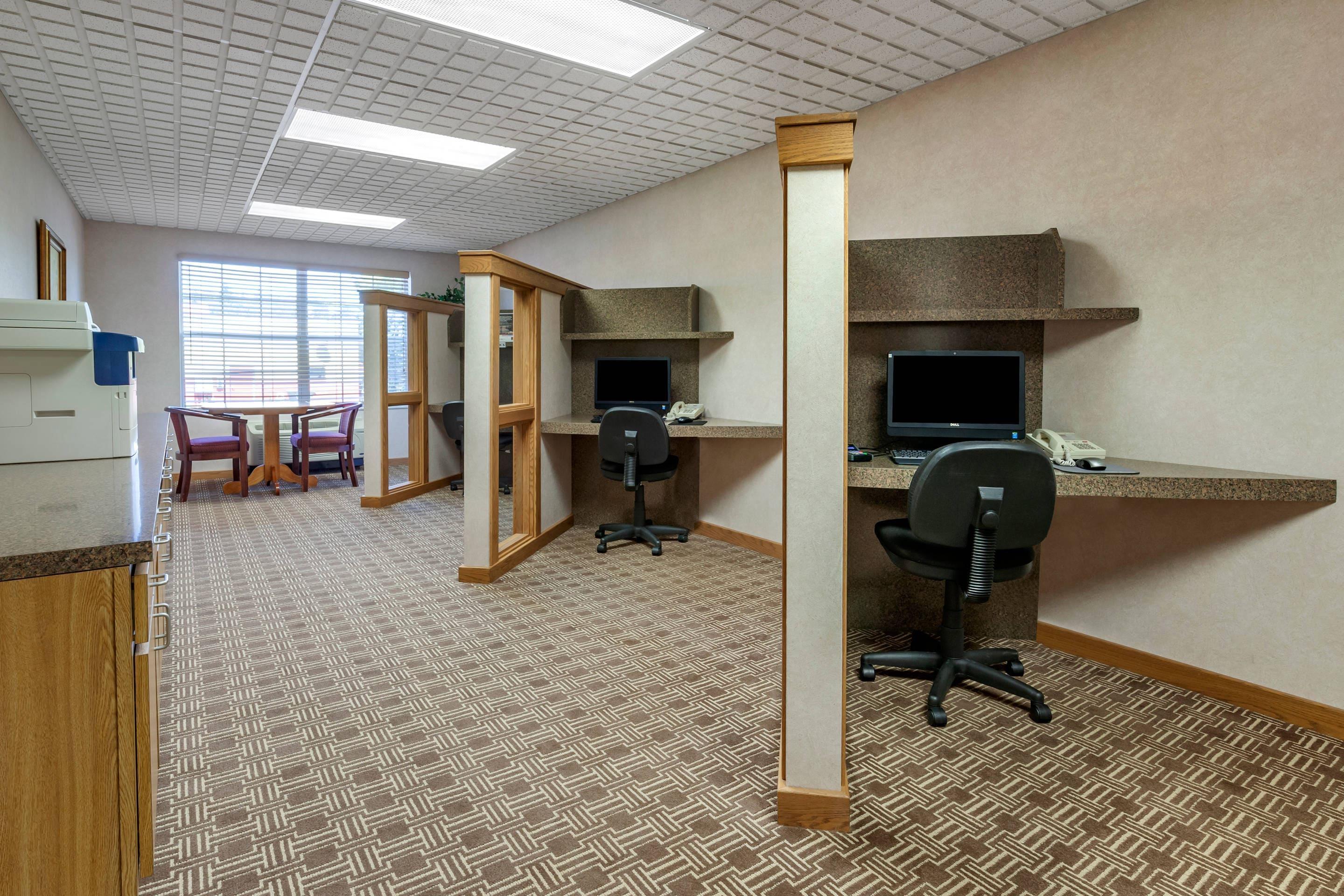 Business center | Comfort Suites
