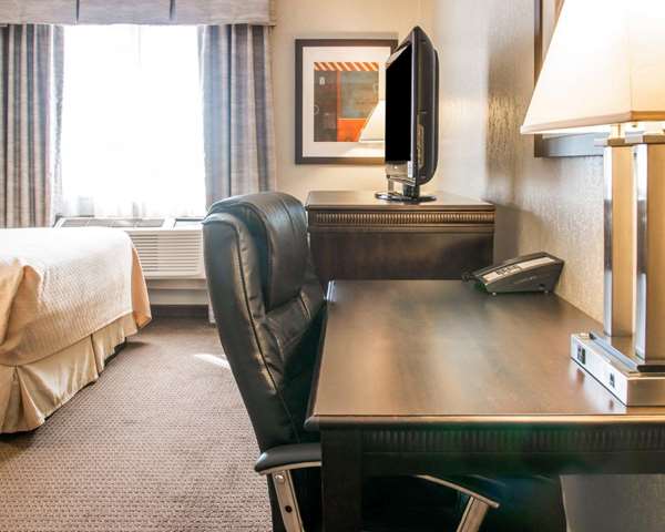  - Quality Inn & Suites Battle Creek - I-94, Exit 104