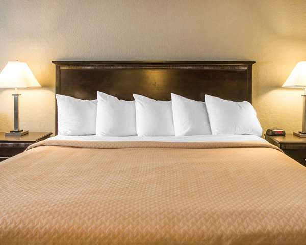  - Quality Inn & Suites Battle Creek - I-94, Exit 104