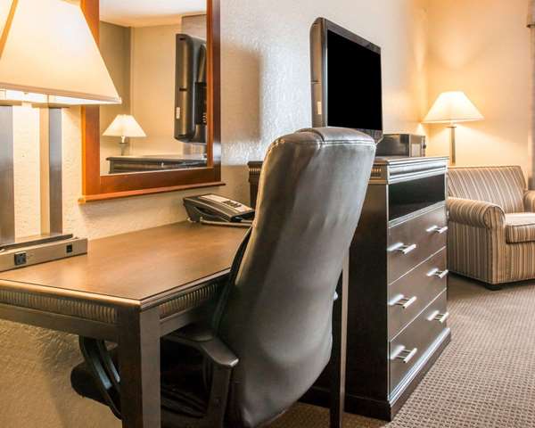  - Quality Inn & Suites Battle Creek - I-94, Exit 104