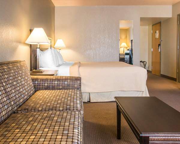  - Quality Inn & Suites Battle Creek - I-94, Exit 104